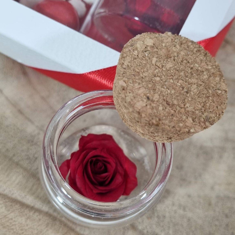 Bomboniere Rose stabilizzate rosse scatola degustazione confetti