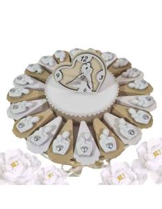 Bomboniere anniversario di matrimonio torta sposi stilizzati cuori argento