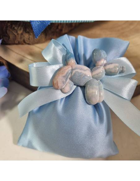 Sacchetti in raso decorati con nastri in coordinato e i dolcissimi magneti balloon