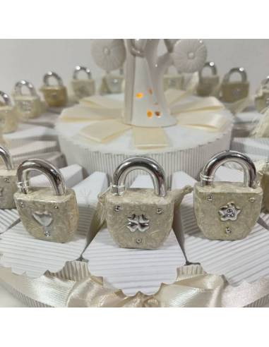 torta bomboniere promessa di matrimonio lucchetti madre perla