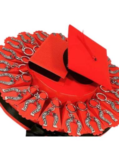 Torta bomboniera portachiavi con ciondolo staffa di cavallo e coccinella ideale per la tua laurea.