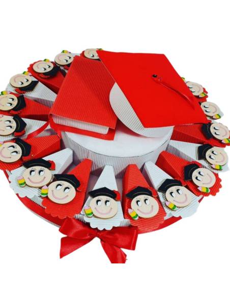 Torta con bomboniere laurea gufetti assortiti colorati