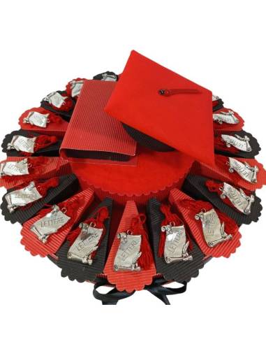 Torta per laurea in lettere con pergamena con nappina