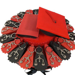 Torta portabomboniera con tocco e libro e bilancia portachiavi per laurea legge giurisprudenza