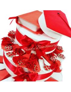 Torta bomboniera laurea con quadrifogli con nappina rossa e centrale tocco e tesi