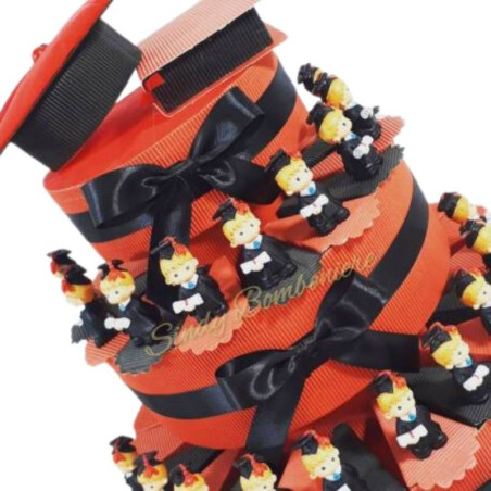 TORTA BOMBONIERA CON BIMBO LAUREA CON PERGAMENA PER LAUREA