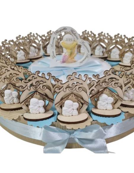 Bomboniere su torta per Comunione con albero della vita per bambino