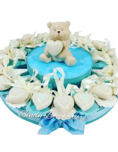Torta battesimo nascita bambino con cuori in porcellana e centrale orsetto