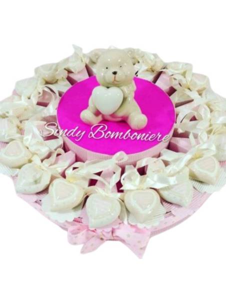 Idea torta battesimo nascita femminuccia con cuori in porcellana e centrale orsetto con cuore