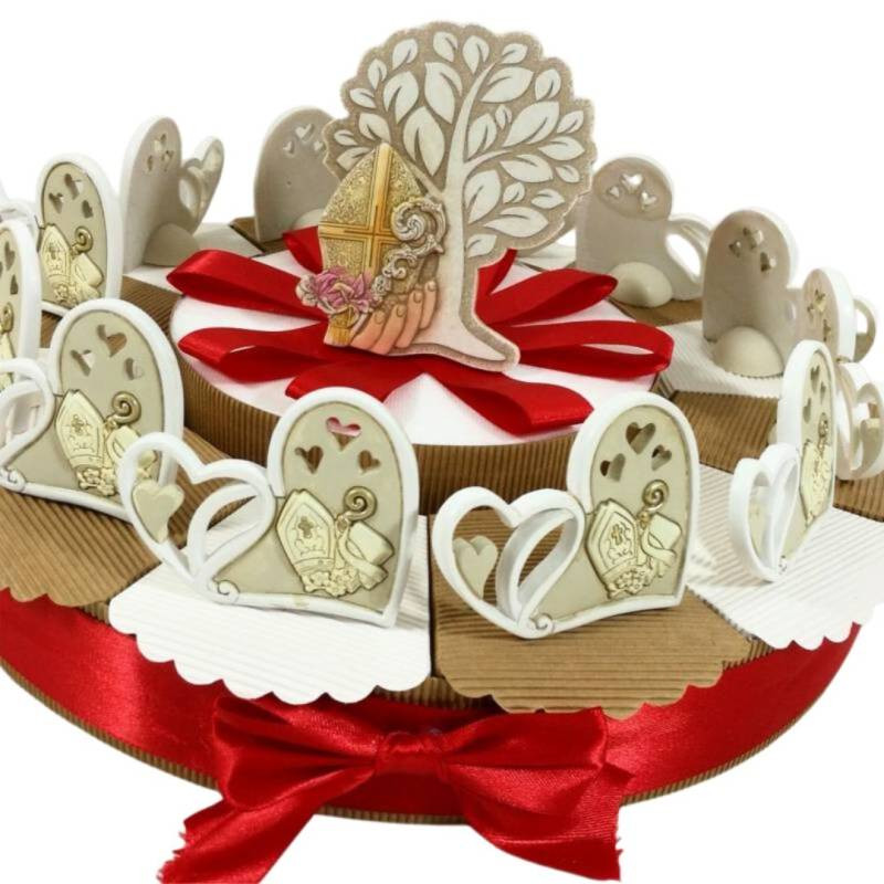 Torta bomboniera Cresima con bomboniere simboli religiosi