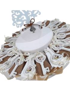 Torta bomboniera con chiavi sacre con placca argentata con immagine della sacra famiglia 1029879