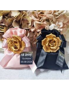 Bomboniere per diciottesimo sacchetti con rose oro calamite