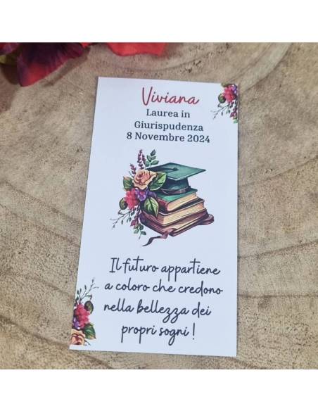 Idee per segnaposti laurea in cartoncino personalizzato