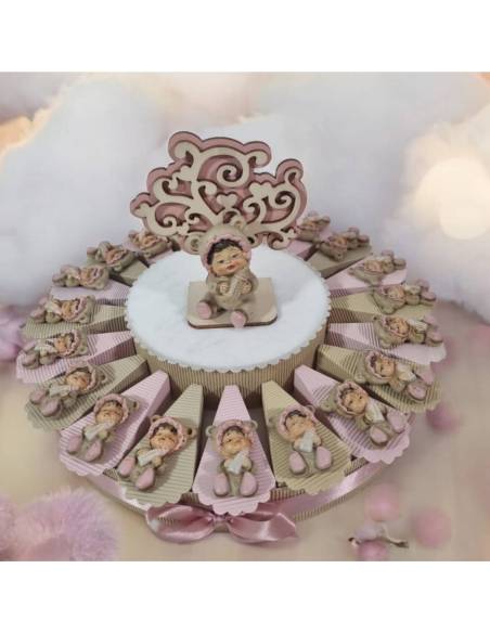 Torta bombnoiere nascita bimba con biberon tra le mani a magnete