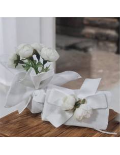 Sacchetti matrimonio portaconfetti Ad Emozioni con ranuncoli