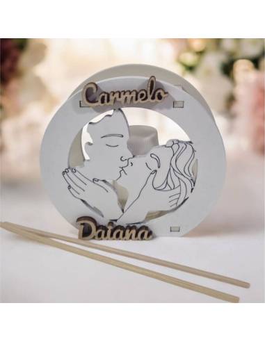 Bomboniere matrimonio Il Bacio profumatore in legno tondo