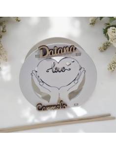 Bomboniere matrimonio cuore tra le mani profumatore in legno tondo