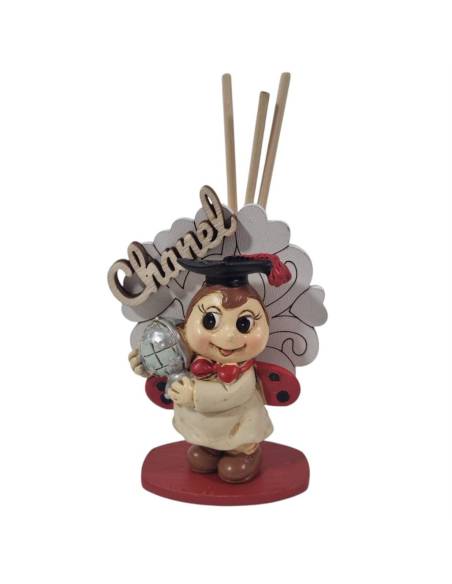 Coccinelle per bomboniere laurea con tunica e tocco nero in testa su albero della vita profumatore.