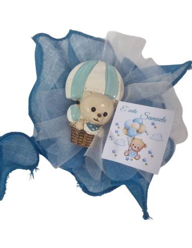 Sacchettini nascita con bomboniere orsetti che hanno dei giochi in mano.