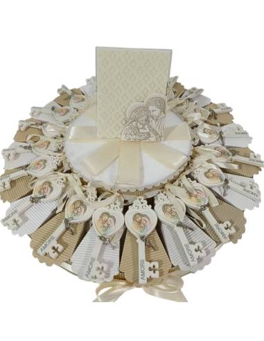 TORTA bomboniera con chiavi sacre con immagine di Sacra Famiglia con scritta incisa la parola AMORE 049650
