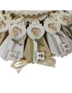 TORTA bomboniera con chiavi sacre con immagine di Sacra Famiglia con scritta incisa la parola AMORE 049650 2