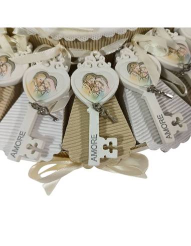 TORTA bomboniera con chiavi sacre con immagine di Sacra Famiglia con scritta incisa la parola AMORE 049650