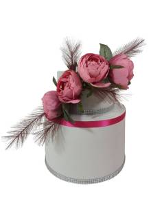 Struttura torta scenografica finta bianca fiori eleganti