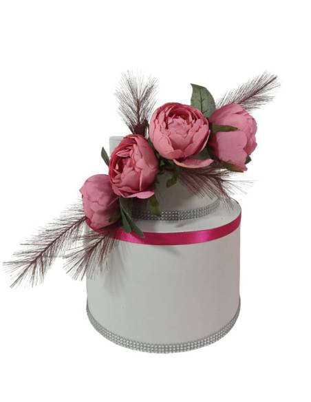 Struttura torta scenografica finta bianca fiori eleganti