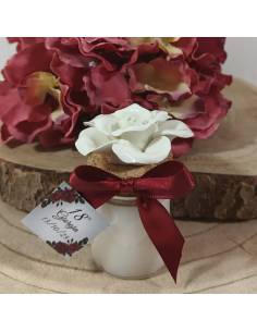 Candele profumate bomboniere fiori in ceramica bianca personalizzate