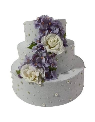 Torta scenografica finta raffinata ed elegante con fiori