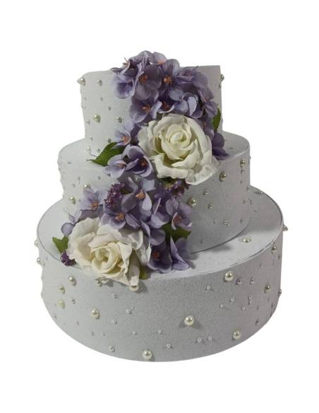 Torta scenografica finta raffinata ed elegante con fiori