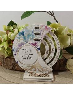 Bomboniere utili Calendario perpetuo farfalle colorate nome personalizzato in legno