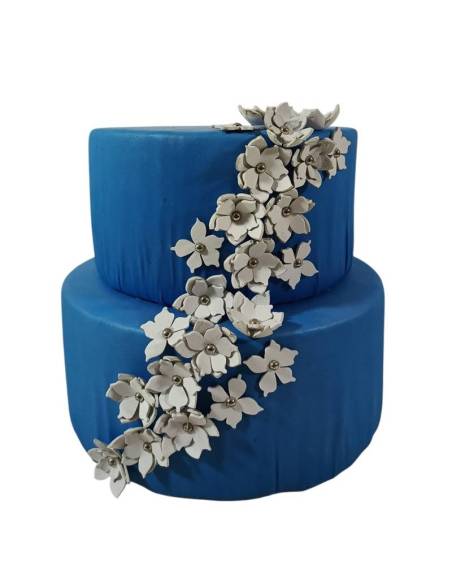 Torta scenografica espositiva finta blu con decoro floreale
