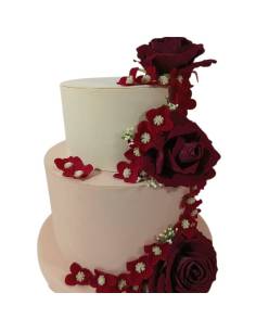 Torte finte scenografiche con decoro floreale rosso