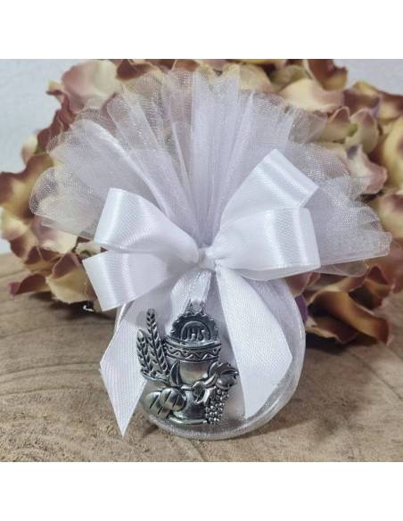 Particolare bomboniere Comunione con pendente calice, cerchio e tulle