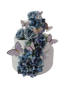 Torta scenografica finta raffinata ed elegante con decoro floreale